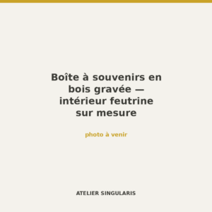 Boîte à souvenirs en bois gravée — intérieur feutrine sur mesure